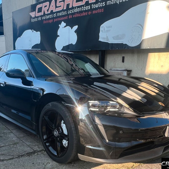 PORSCHE Taycan 476 ch avec batterie performance plus